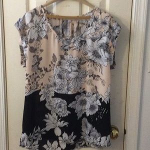Short sleeve top with flower print